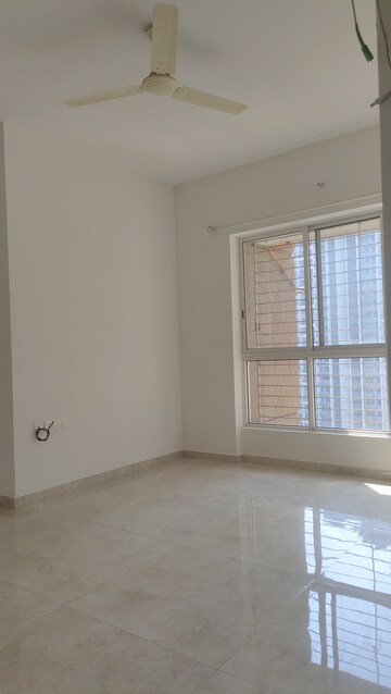 Room in 1 BHK Apartment at Lodha Amara, Kolshet Road – for Rent