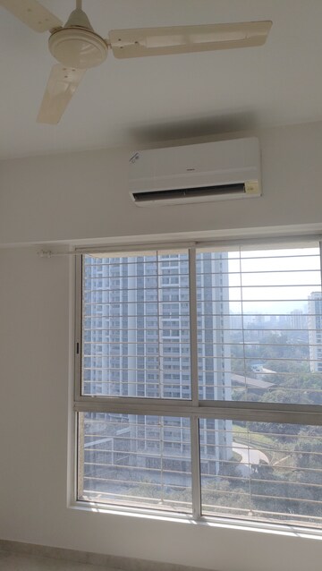 Room in 1 BHK Apartment at Lodha Amara, Kolshet Road – for Rent