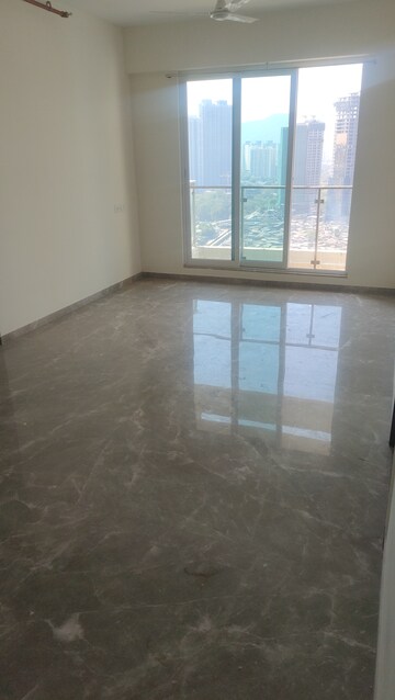 Room in 1 BHK Apartment at Lodha Amara, Kolshet Road – for Rent