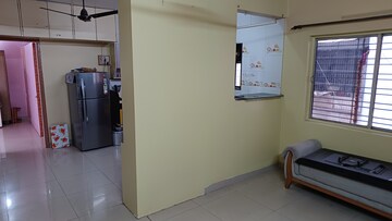 Room in 2 BHK Apartment at Rasta Peth – for Rent