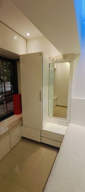 Furnished Amenities in 3 BHK Apartment at Andheri West – for Rent
