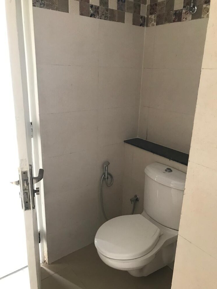 Bathroom, sushma-valencia 3 Bedroom 1800 Sq.Ft. Apartment In International Airport Road Zirakpur 8672277