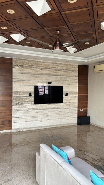 Living Room in 3.5 BHK Apartment at Sheth Vasant Lawns, Laxmi Nagar – for Sale