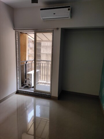 Room in 2 BHK Apartment at DB Orchid Ozone, Dahisar East – for Rent