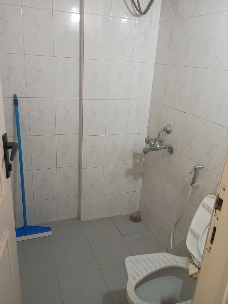 Bathroom, hiranandani-estate-greenwich 1 Bedroom 595 Sq.Ft. Apartment In Ghodbunder Road Thane 8672359
