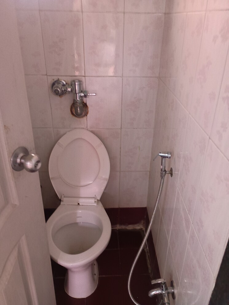 Bathroom, hiranandani-estate-cassia 1 Bedroom 545 Sq.Ft. Apartment In Ghodbunder Road Thane 8672369