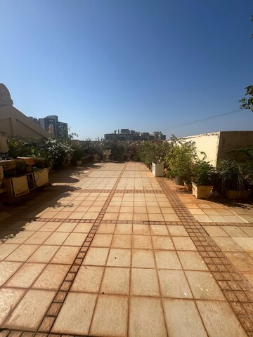 Parking in 3 BHK Apartment at Bianca Tower, Andheri West – for Rent
