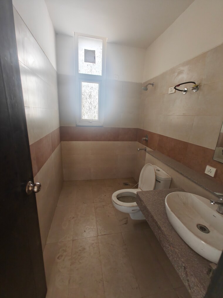 Bathroom, indiabulls-enigma 5 Bedroom 3830 Sq.Ft. Apartment In Sector 110 Gurgaon 8672413