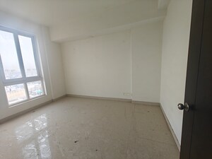 Room in 5 BHK Apartment at Indiabulls Enigma, Sector 110 – for Sale