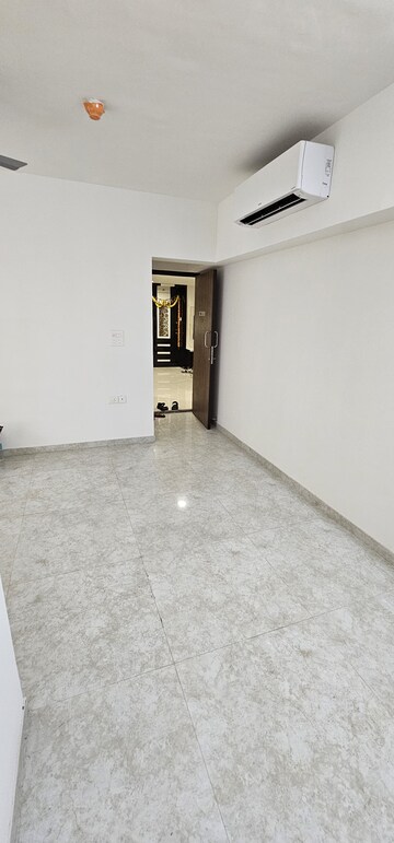Room in 1 BHK Apartment at Lodha Amara, Kolshet Road – for Sale