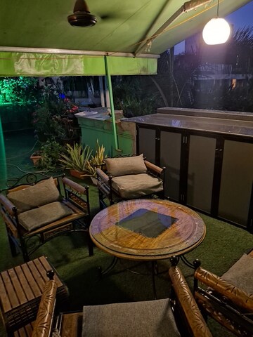 2 BHK Apartment – Garden View at Bandra West - for Rent