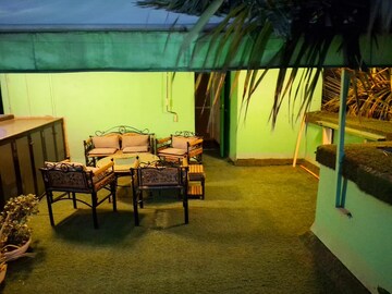 2 BHK Apartment – Garden View at Bandra West - for Rent