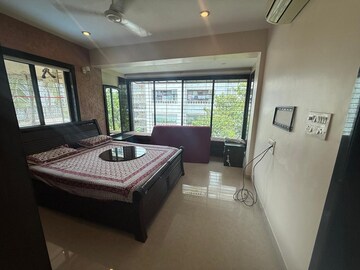 Bedroom in 1 BHK Apartment at Bandra West – for Rent