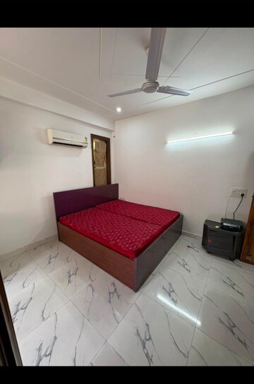 Bedroom in 2 BHK Builder Floor at SAS Tower, Sector 38 – for Rent