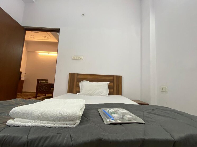 Bedroom, hazratganj 2 Bedroom 1200 Sq.Ft. Apartment In Hazratganj Lucknow 8672512