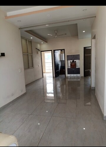 Building Lobby in 3 BHK Builder Floor at SAS Tower, Sector 38 – for Rent