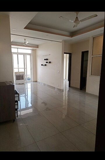 Building Lobby in 3 BHK Builder Floor at SAS Tower, Sector 38 – for Rent