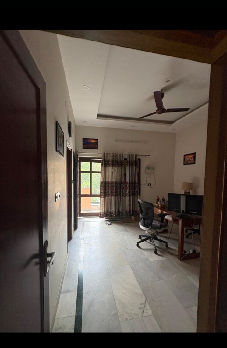 undefined, huda-market 3 Bedroom 2400 Sq.Ft. Builder Floor In Sector 31 Gurgaon 8672530