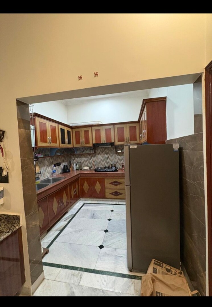 Kitchen, huda-market 3 Bedroom 2400 Sq.Ft. Builder Floor In Sector 31 Gurgaon 8672530