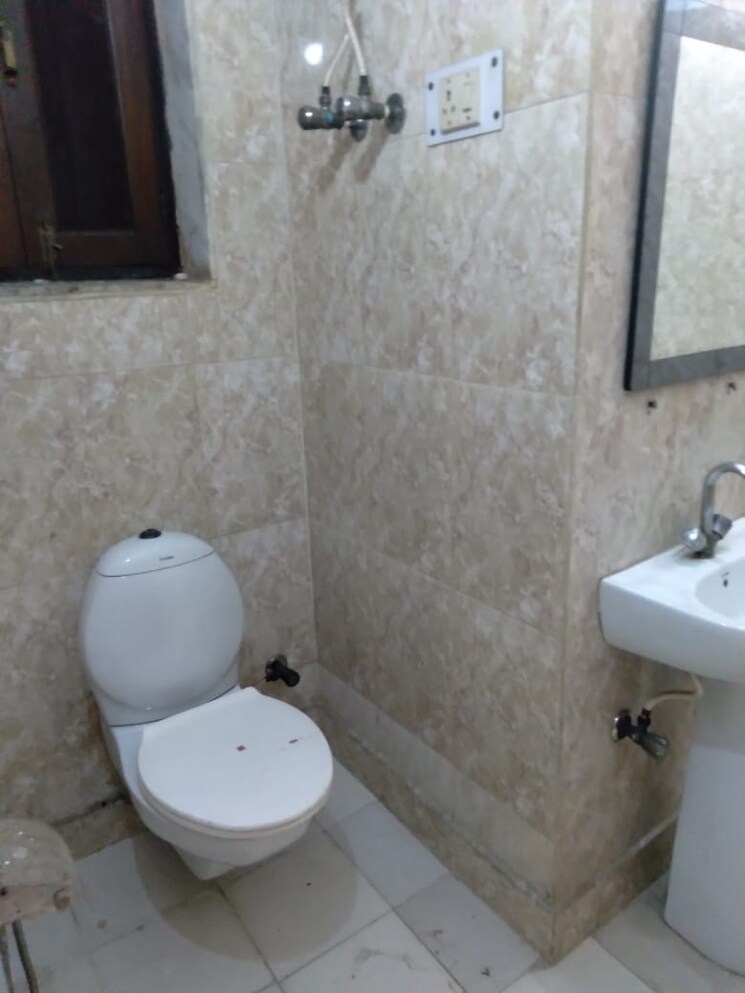 Bathroom, rwa-apartments-sector-47 3 Bedroom 200 Sq.Mt. Independent House In Sector 47 Noida 8672545