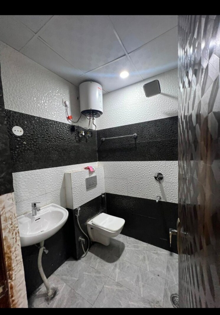 Master Bedroom, rwa-residential-society-sector-46 3 Bedroom 2400 Sq.Ft. Builder Floor In Sector 46 Gurgaon 8672560