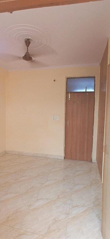 Room in 1.5 BHK Builder Floor at Chilla – for Rent