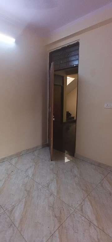Room in 1.5 BHK Builder Floor at Chilla – for Rent