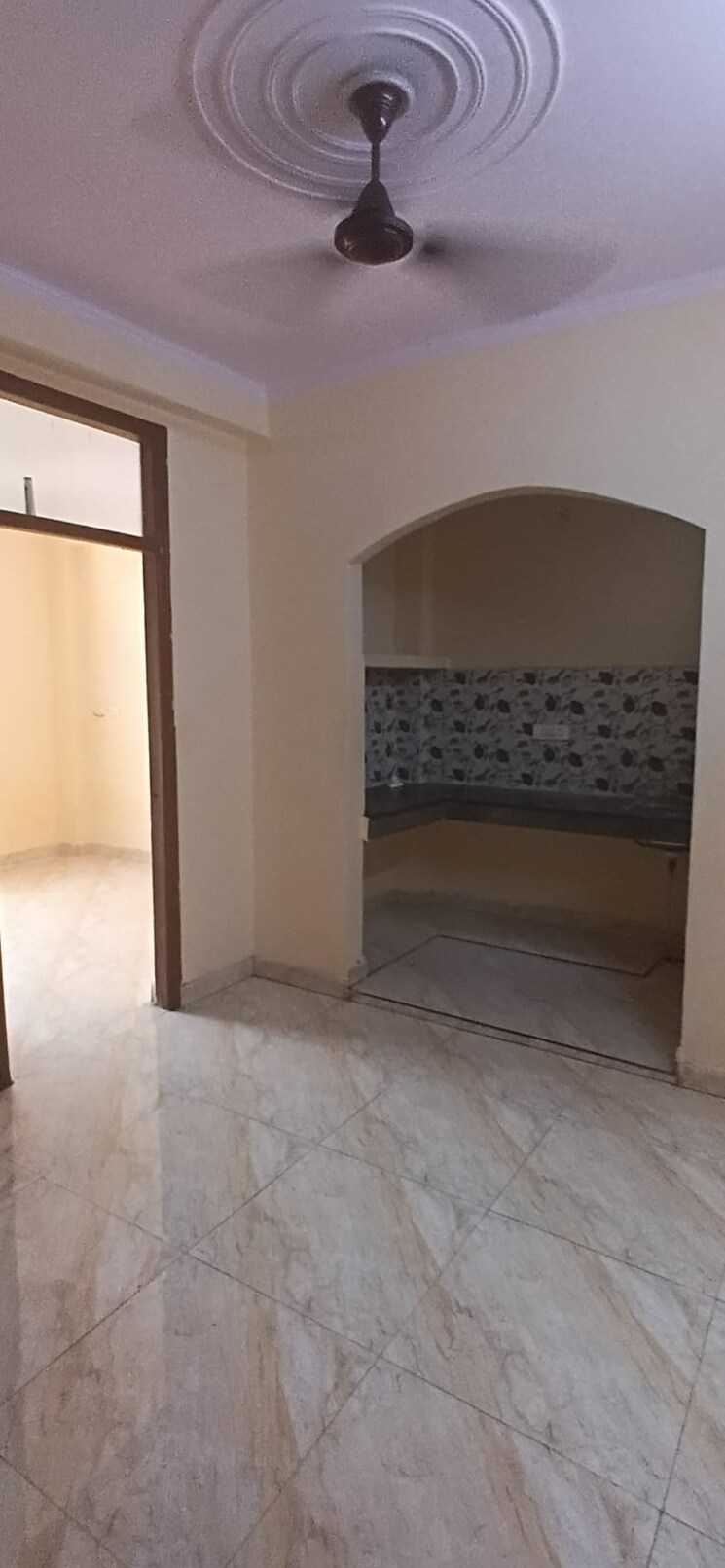 Room, chilla 1.5 Bedroom 450 Sq.Ft. Builder Floor In Chilla Delhi 8672604