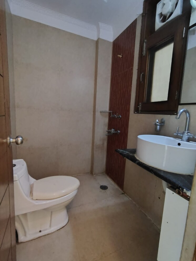 Bathroom, malviya nagar 3 Bedroom 1800 Sq.Ft. Builder Floor In Malviya Nagar Delhi 8672621
