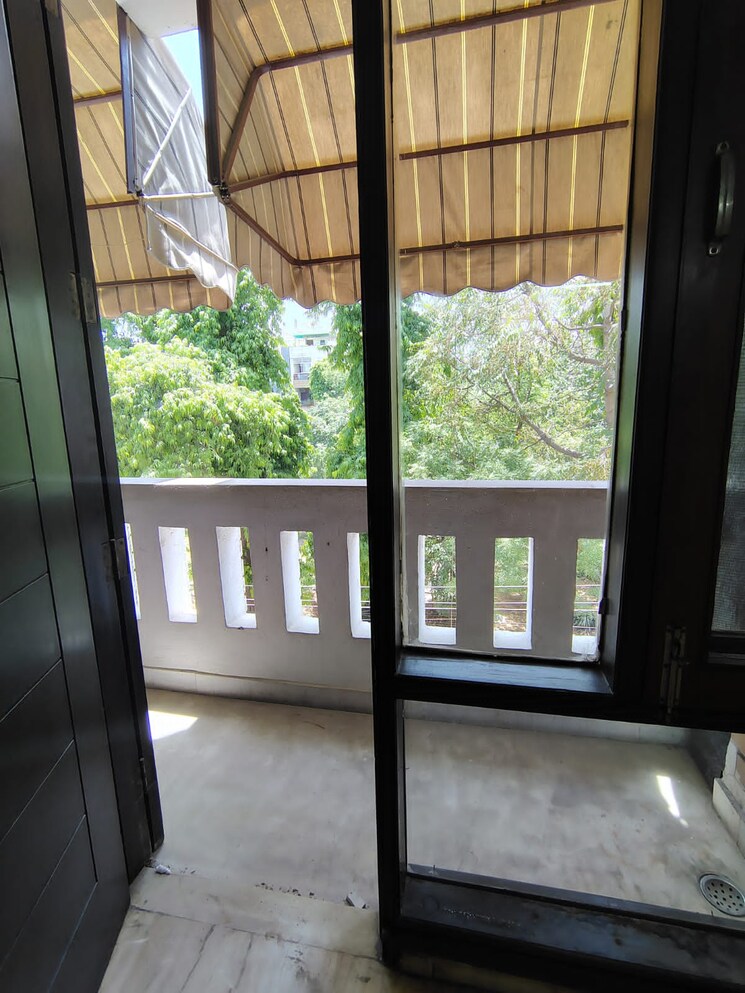 Room, malviya nagar 3 Bedroom 1800 Sq.Ft. Builder Floor In Malviya Nagar Delhi 8672621