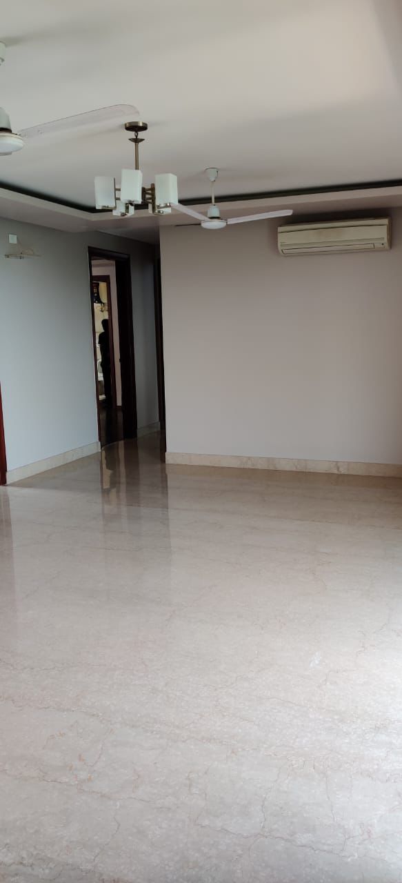 3 BHK + Servant Room Builder Floor For Rent in Defence Colony