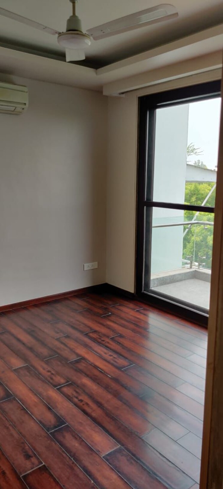 Room, defence colony 3 Bedroom 2800 Sq.Ft. Builder Floor In Defence Colony Delhi 8672667