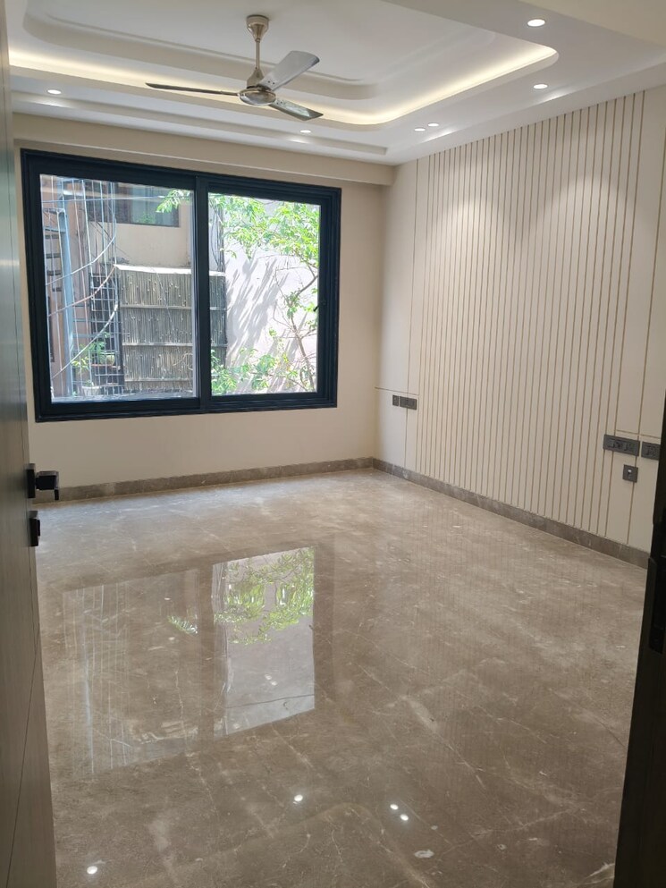 Room, greater kailash ii 4 Bedroom 5000 Sq.Ft. Builder Floor In Greater Kailash ii Delhi 8672681