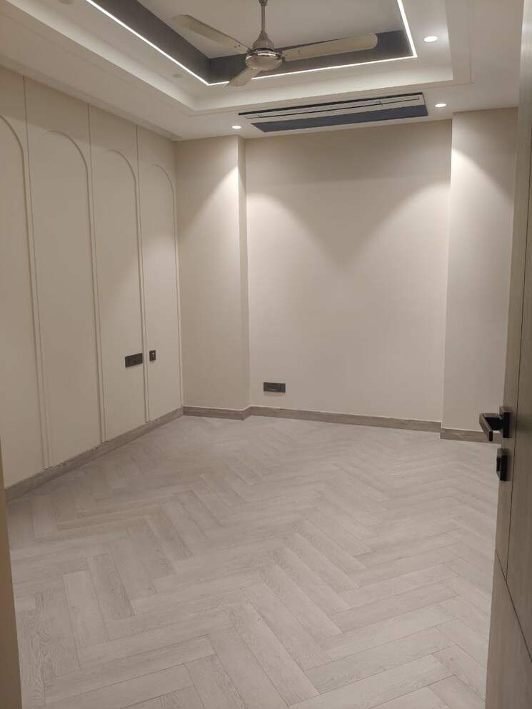 Room, greater kailash ii 4 Bedroom 5000 Sq.Ft. Builder Floor In Greater Kailash ii Delhi 8672681