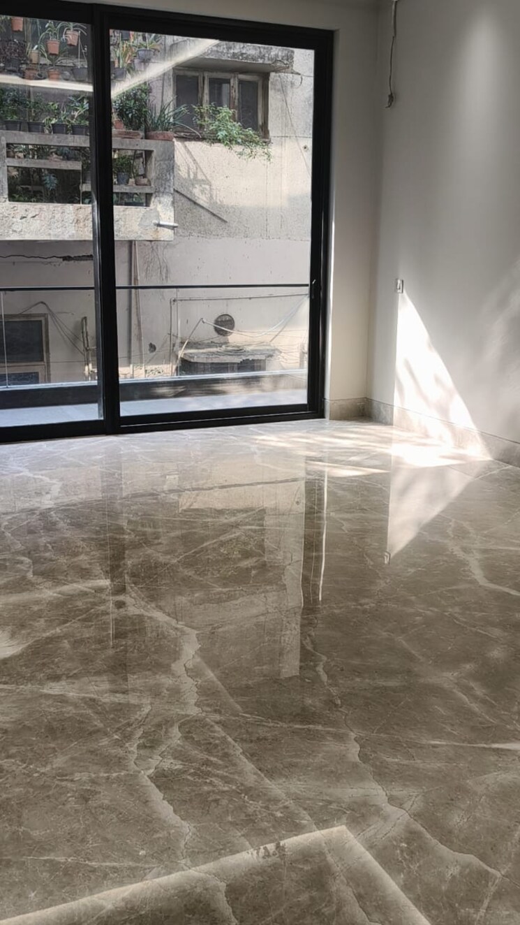 Room, greater kailash ii 4 Bedroom 5000 Sq.Ft. Builder Floor In Greater Kailash ii Delhi 8672681