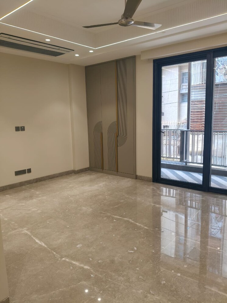 Room, greater kailash ii 4 Bedroom 5000 Sq.Ft. Builder Floor In Greater Kailash ii Delhi 8672681