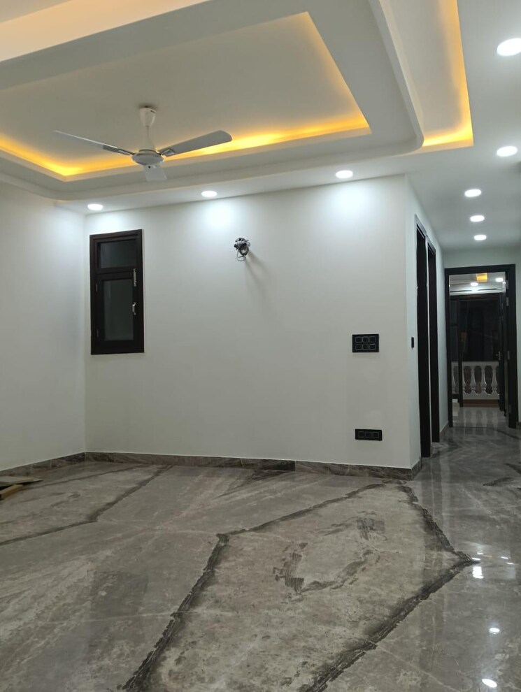 Room, east of kailash 3 Bedroom 1500 Sq.Ft. Builder Floor In East Of Kailash Delhi 8672697