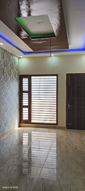 Room in 3 BHK Apartment at Sector 20 – for Sale