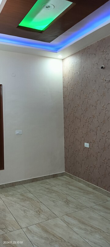 Room in 3 BHK Apartment at Sector 20 – for Sale