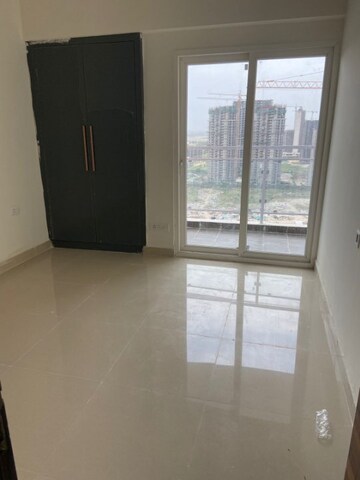 Room in 3 BHK Apartment at Samridhi Luxuriya Avenue, Sector 150 – for Rent