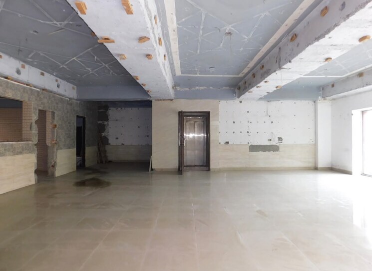  Parking, harmu road Commercial Office Space 2000 Sq.Ft. In Harmu Road Ranchi 8672723