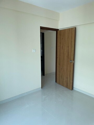 Room in 2 BHK Apartment at Vile Parle West – for Rent