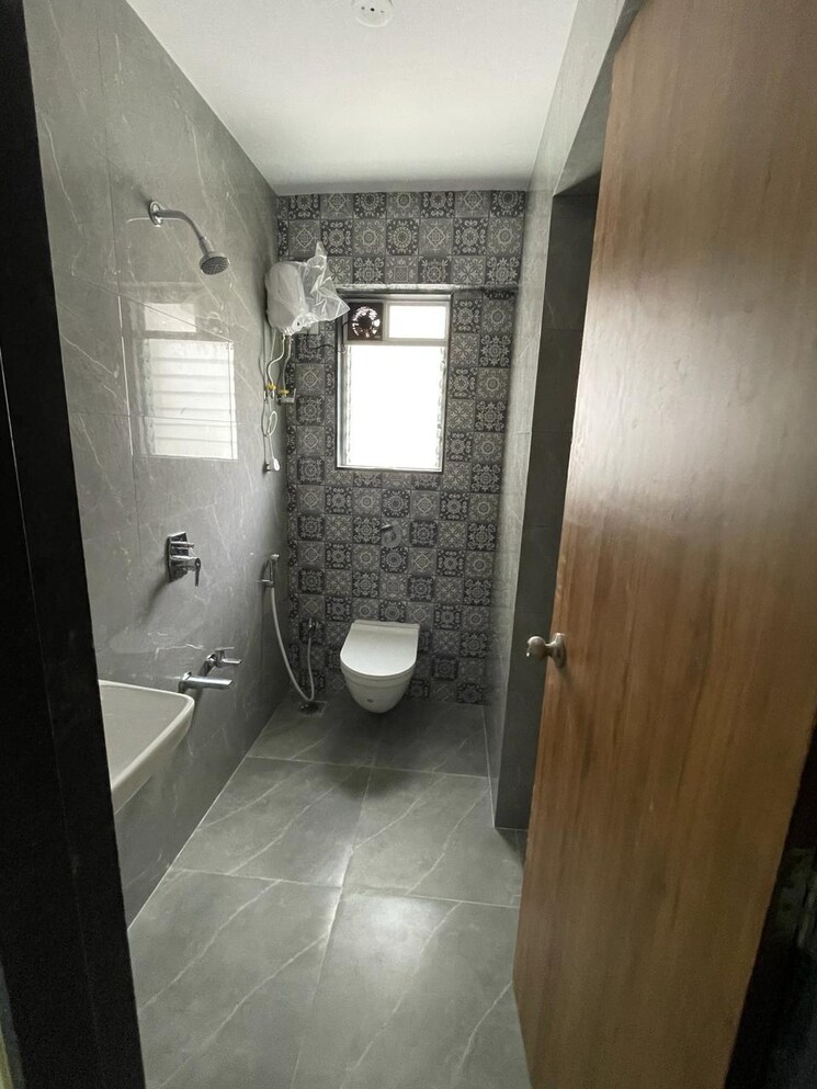 Bathroom, vile parle west 2 Bedroom 750 Sq.Ft. Apartment In Vile Parle West Mumbai 8672725