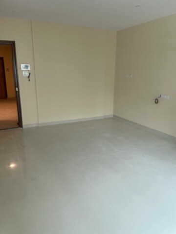 Room in 2 BHK Apartment at Vile Parle West – for Rent