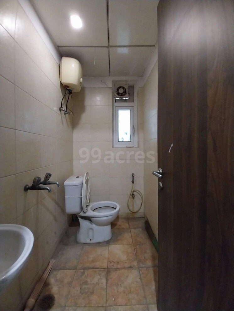 Bathroom, mahagun-moderne 4 Bedroom 2450 Sq.Ft. Apartment In Sector 78 Noida 8672732