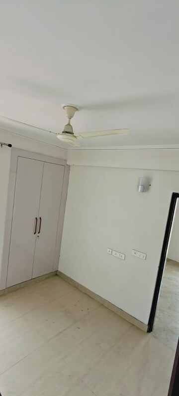 Furnished Amenities in 2.5 BHK Apartment at Hawelia Valenova Park, Tech Zone 4 Greater Noida – for Rent