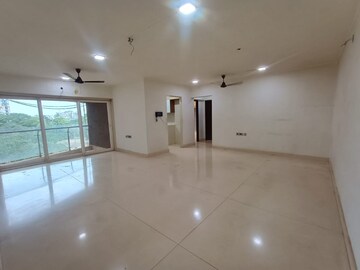 Room in 2 BHK Apartment at RNA Continental, Chembur – for Rent