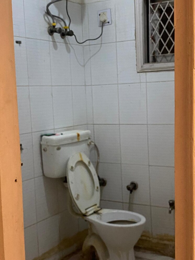 Bathroom, mayur vihar 1.5 Bedroom 650 Sq.Ft. Builder Floor In Mayur Vihar Delhi 8672802