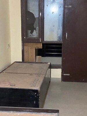 Kitchen in 1.5 BHK Builder Floor at Mayur Vihar – for Sale