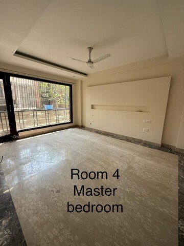 Room in 4 BHK Builder Floor at Saket – for Rent